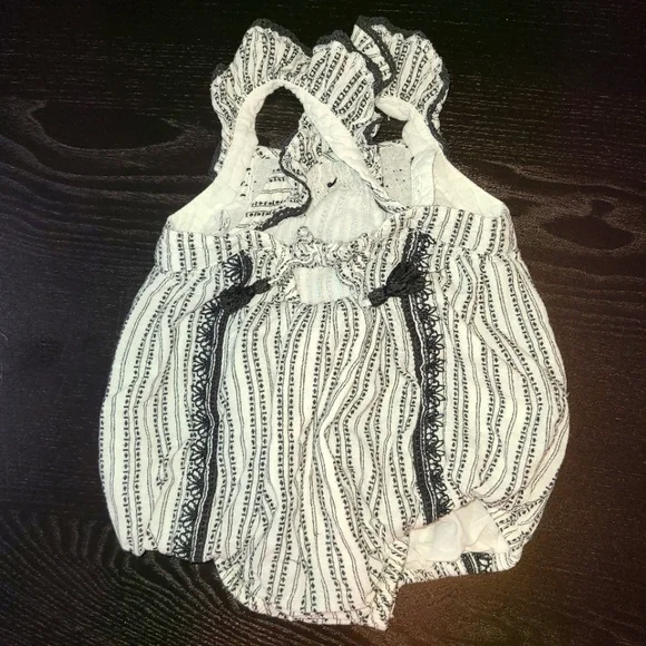 Max studio baby girl black and white romper - Picture 2 of 3